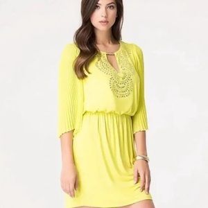🔥NWT Bebe dress with pleated sleeves. Neon Green. Size XXS🔥